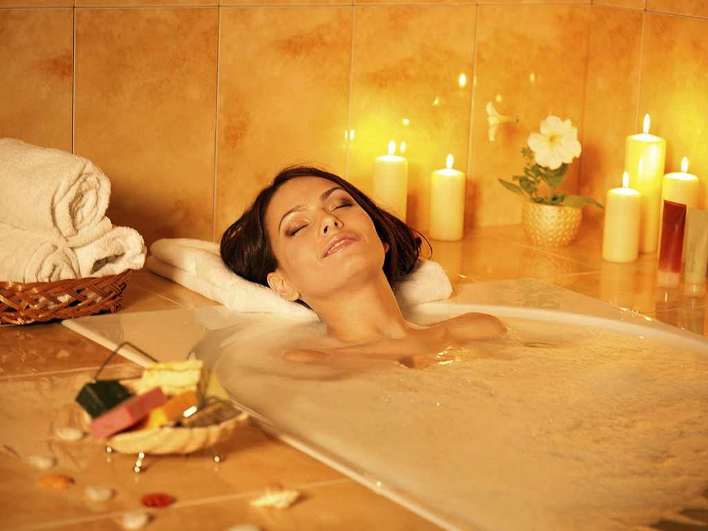 Thắp nến tạo không gian mờ ảo, kích thích hệ thần kinh và giác quan Thắp nến tạo không gian mờ ảo, kích thích hệ thần kinh và giác quan