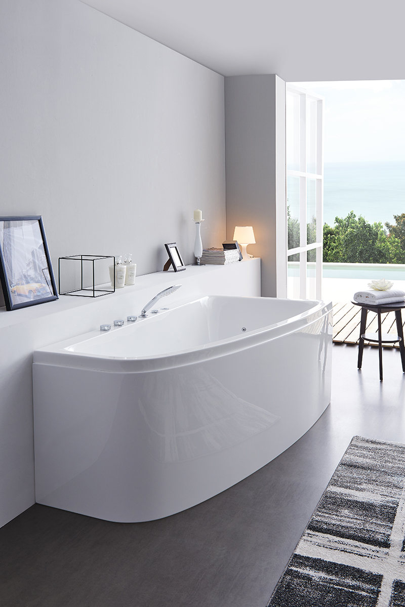 Vệ sinh bồn tắm massage bằng khăn mềm và nước sạch Vệ sinh bồn tắm massage bằng khăn mềm và nước sạch