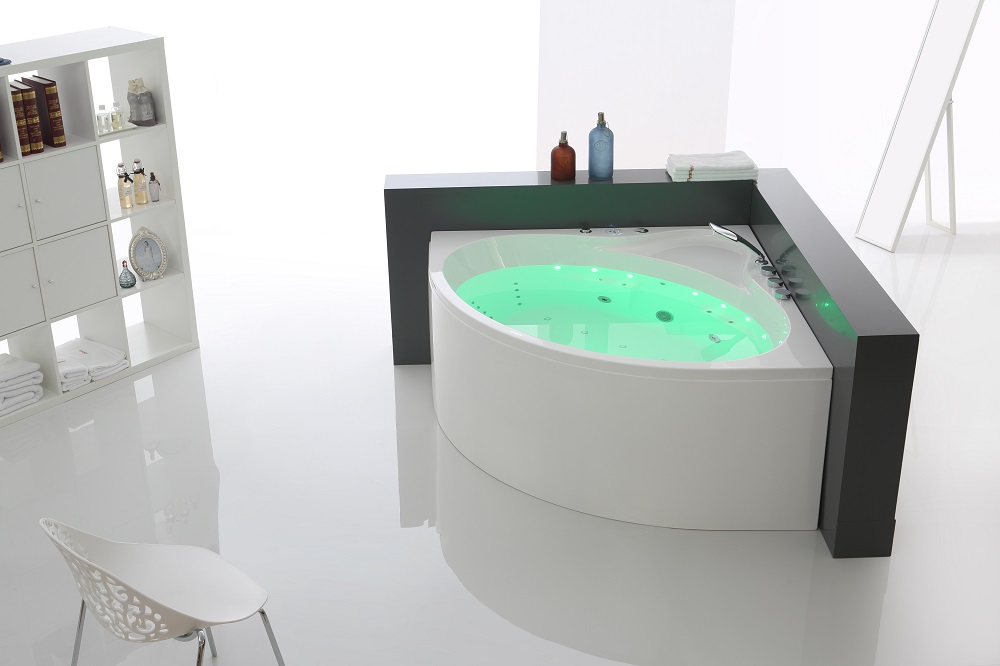 Bồn tắm góc vừa che đi phần góc chết vừa tiết kiệm diện tích cho không gian phòng tắm Bồn tắm góc vừa che đi phần góc chết vừa tiết kiệm diện tích cho không gian phòng tắm