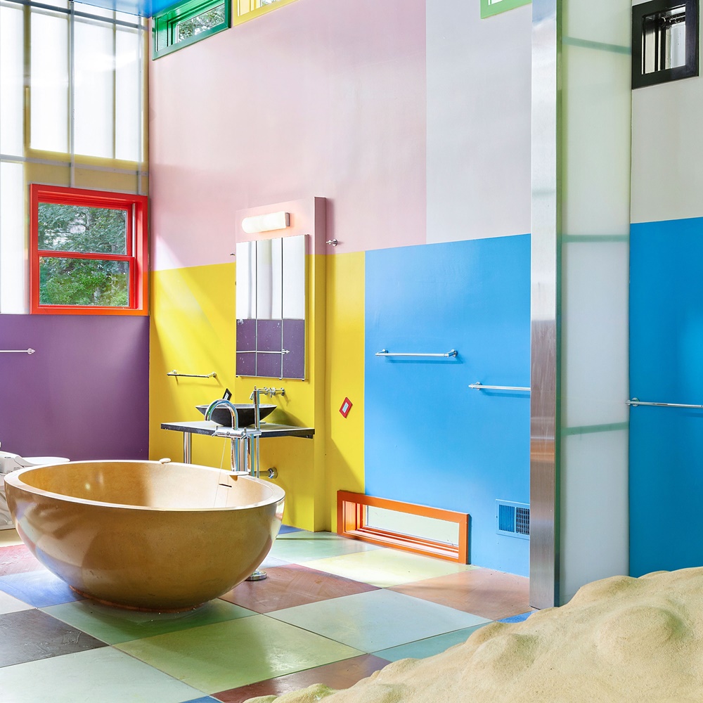 Phòng tắm color block là sự kết hợp hoàn hảo của những khối màu Phòng tắm color block là sự kết hợp hoàn hảo của những khối màu