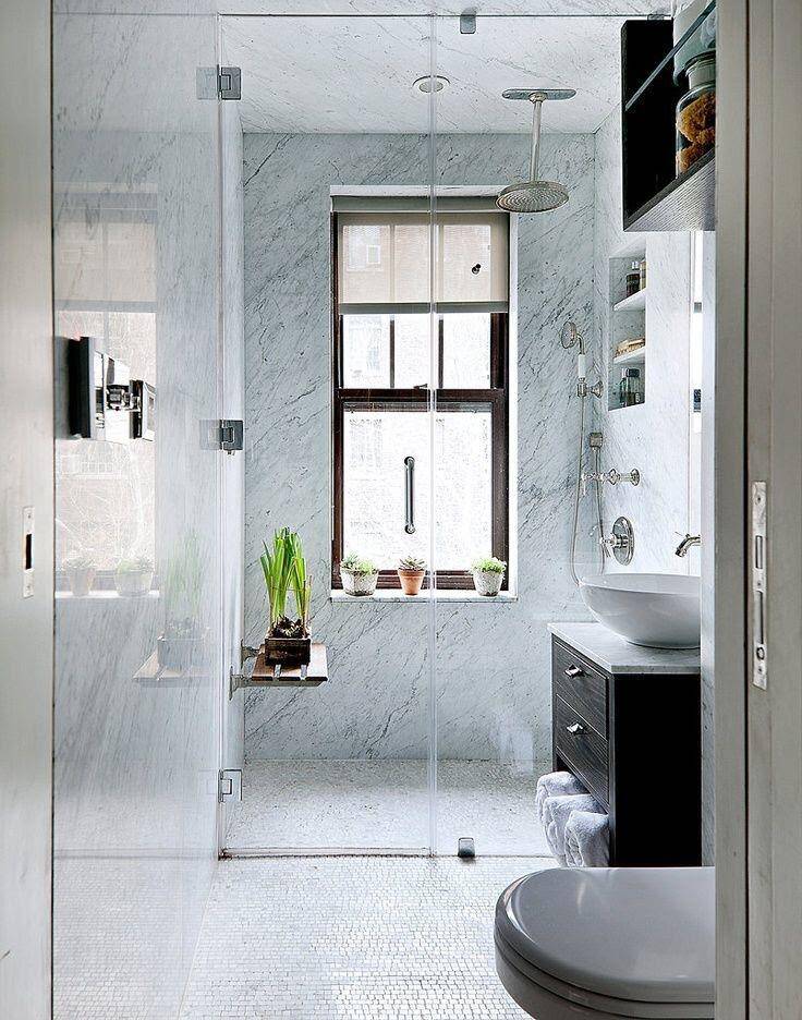 Trong trường hợp không thích màu trắng đơn thuần, gia chủ có thể sử dụng đá granite với họa tiết sáng màu một cách tinh tế để làm nổi bật không gian phòng tắm.