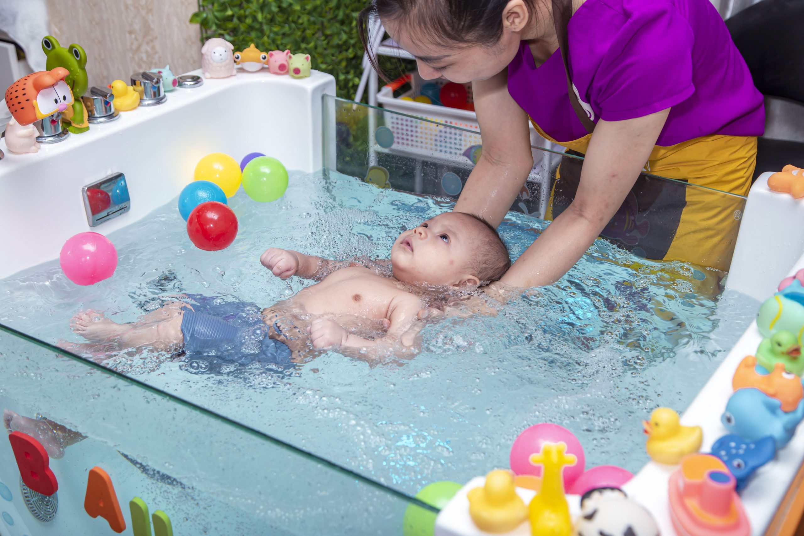 Bồn tắm sục cho bé tốt cho sự phát triển thể chất, trí tuệ của trẻ nhỏ
