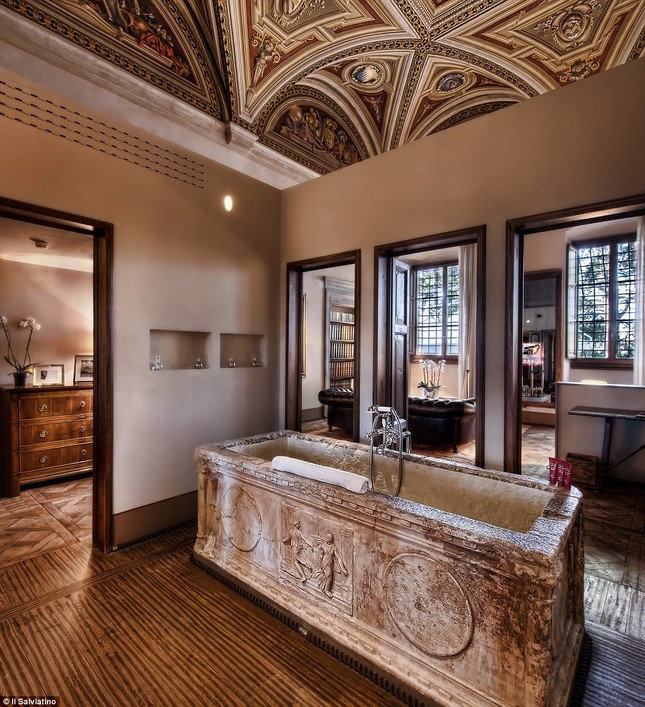 Khách sạn Salviatino ở Florence với lối trang trí theo phong cách cổ điển gây ấn tượng.