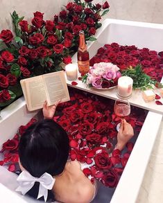 Tại sao sử dụng bồn tắm rải hoa hồng lại được chị em yêu thích ? Tại sao sử dụng bồn tắm rải hoa hồng lại được chị em yêu thích ?