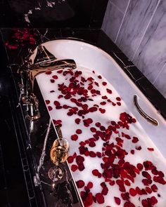 Mùi thơm của hoa hồng giúp lưu thông khí huyết