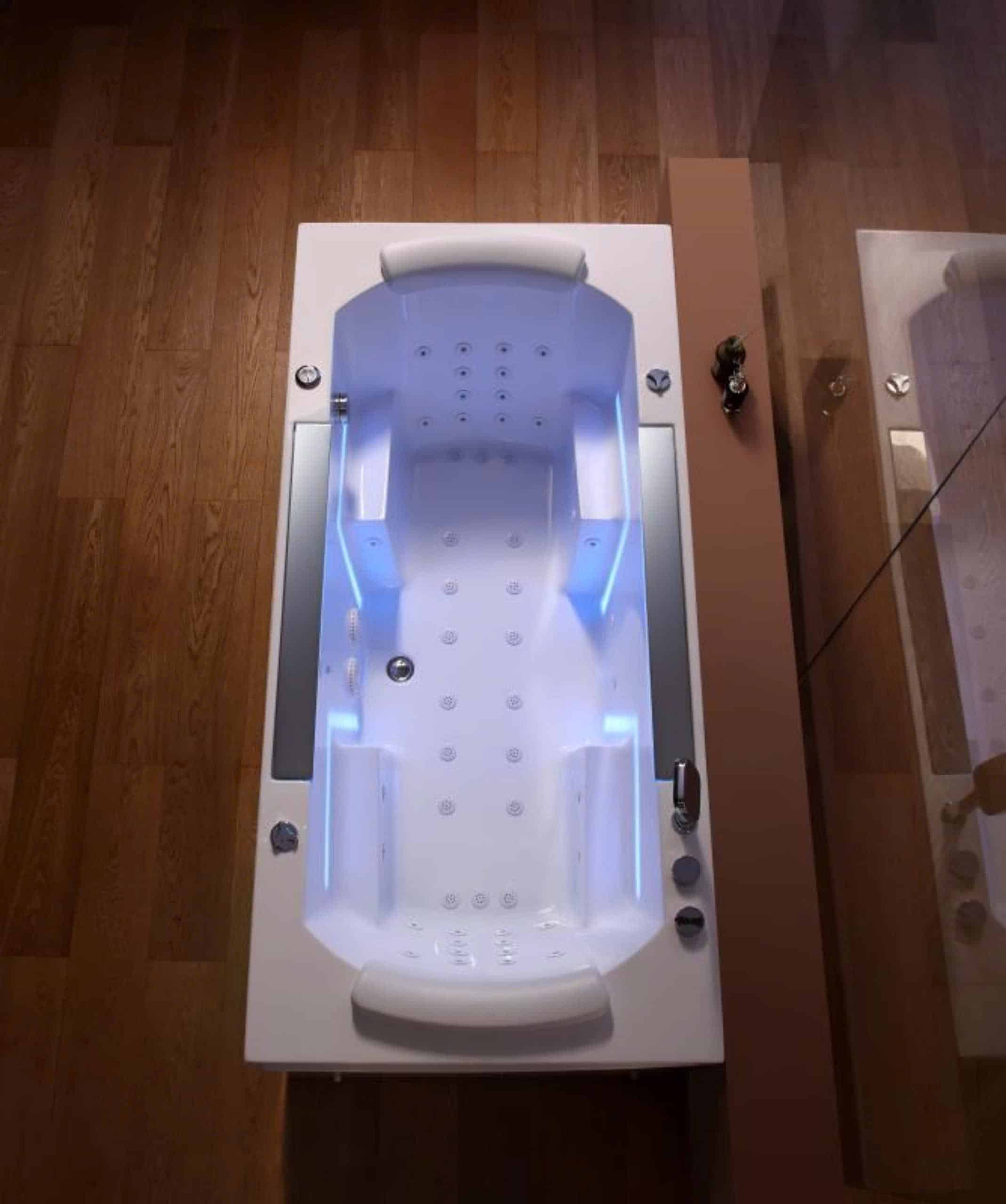 Bồn tắm massage Daros DR-1867