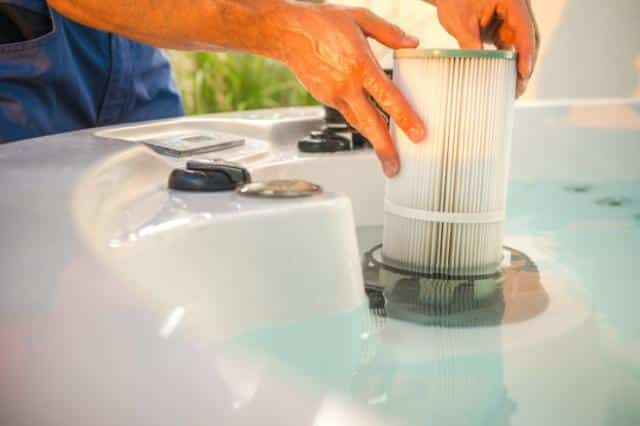 Tháo rời bộ lọc jacuzzi đúng cách